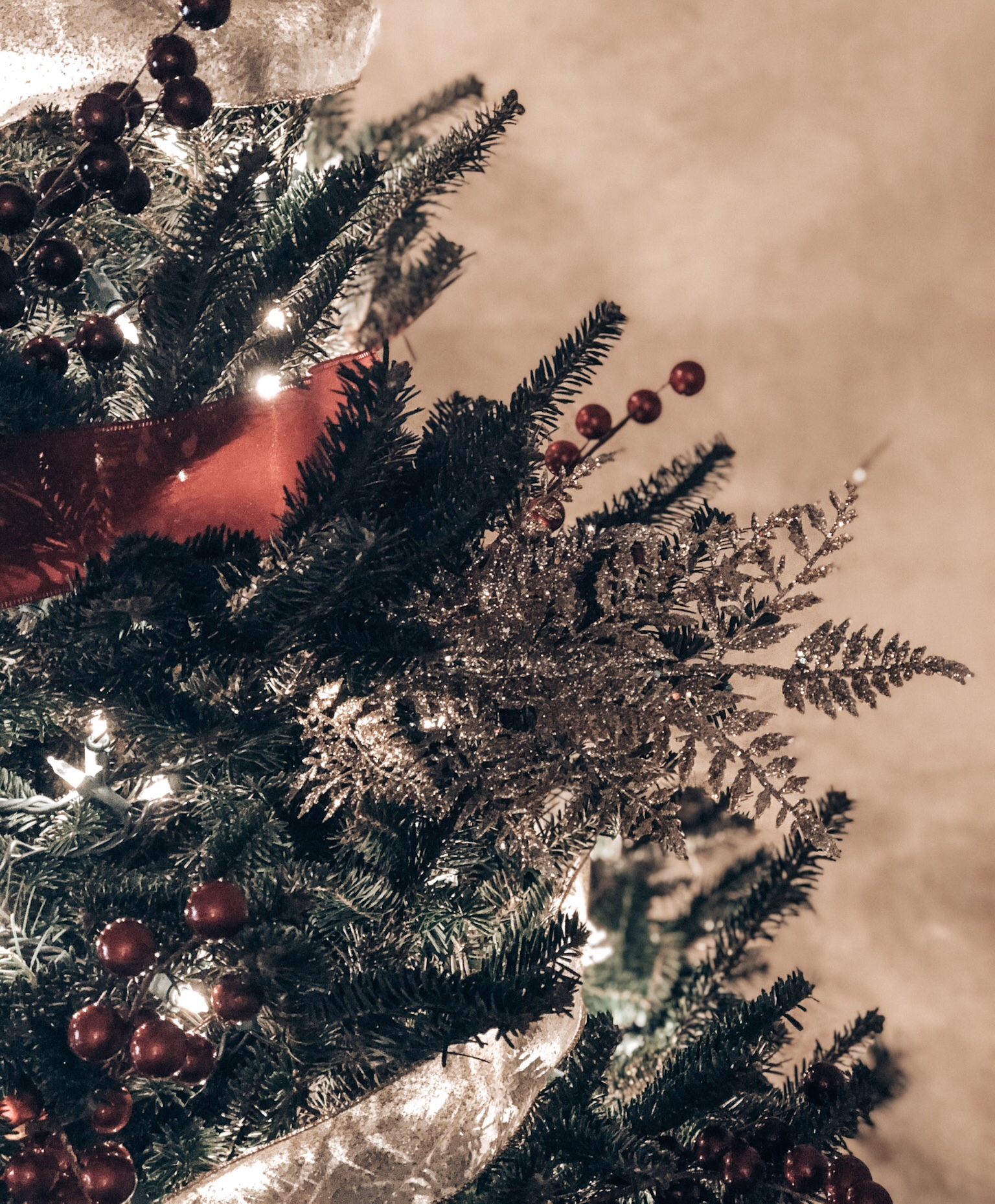 Gold Leaf Christmas Floral