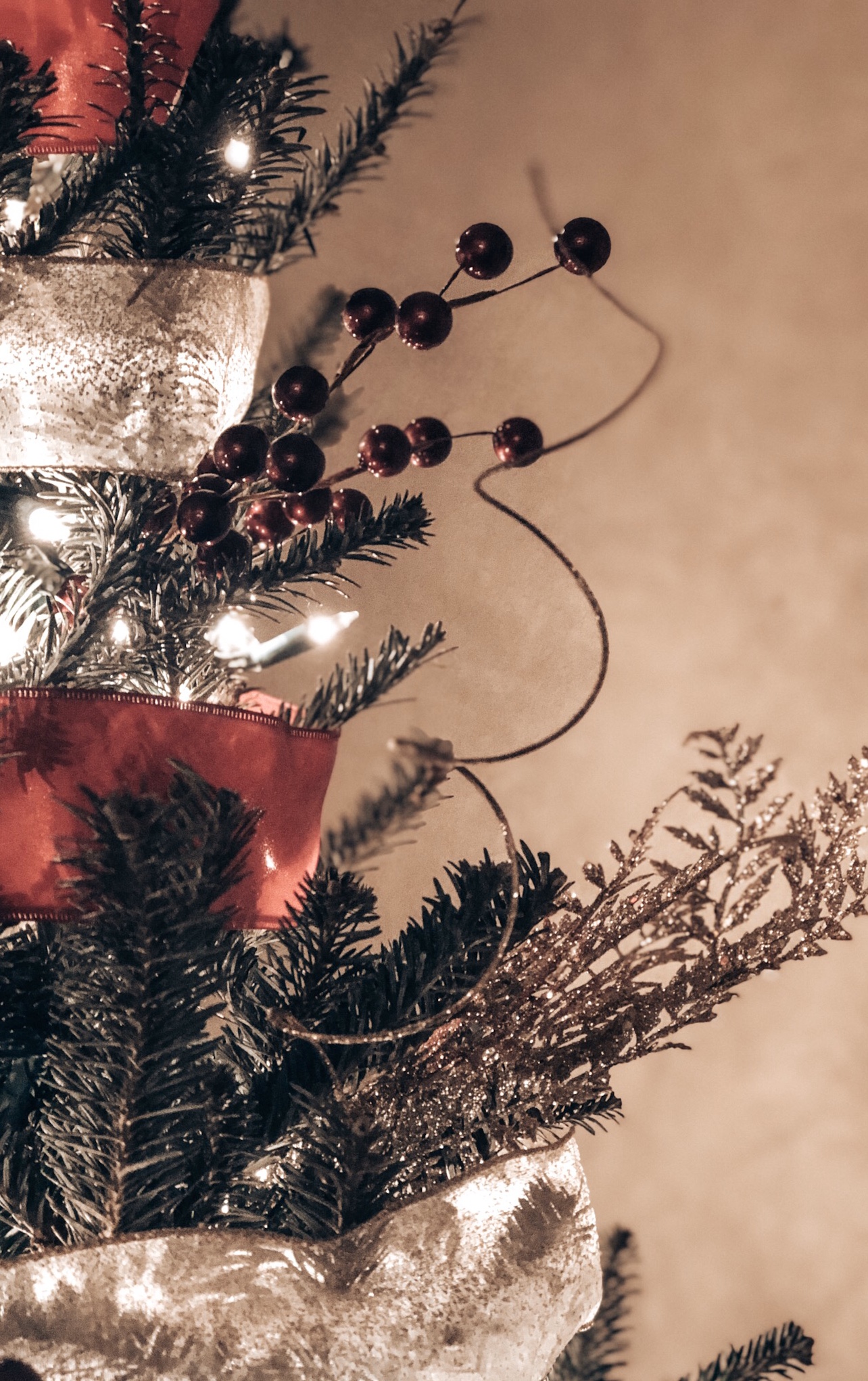 Gold Swirl Christmas Decor